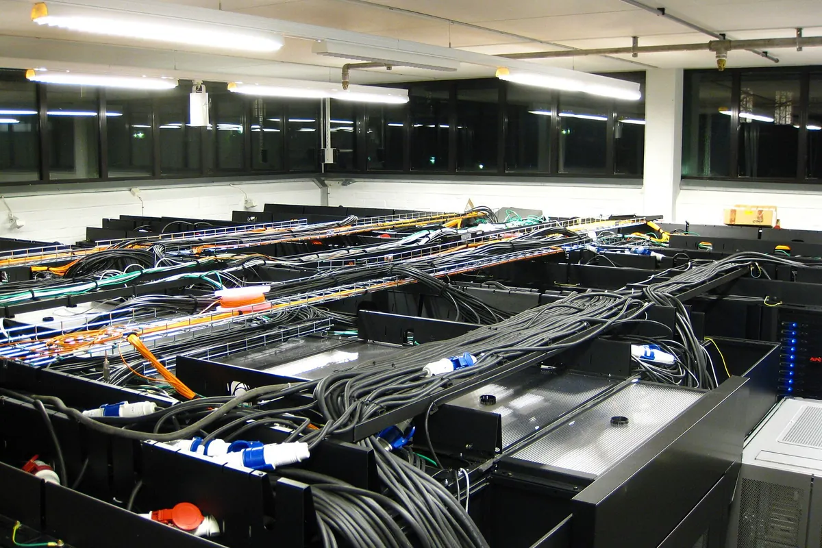 Sala de servidores administrada con equipamiento de red y almacenamiento